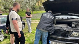Волинські прикордонники викрили схему із ввезення авто під виглядом допомоги для ЗСУ (фото)