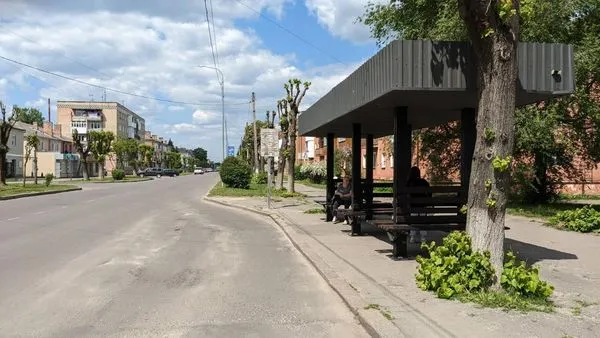 У Ковелі ремонтують старі та облаштовують нові зупинки (фото)