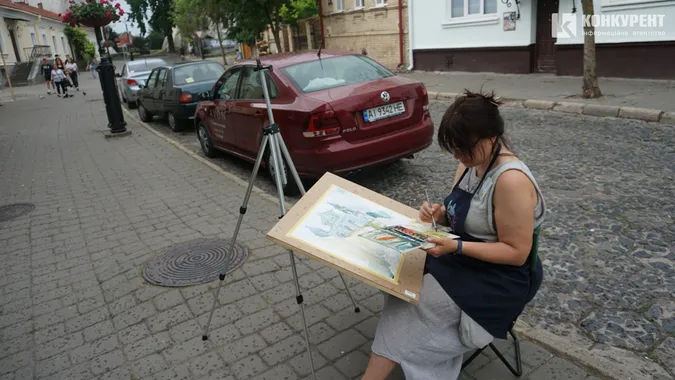 Художники з усієї України малюють Луцьк: що у них виходить (фото)