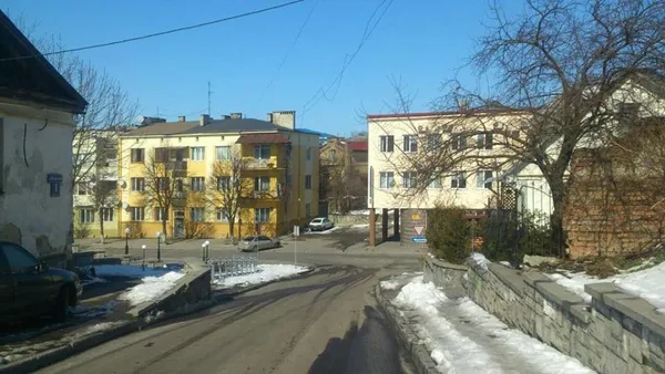 Патрульні навели лад з автомобілями біля ринку і ЦНАПу в Луцьку (фото)