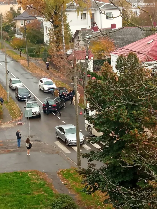 У Луцьку на перехресті не розминулися автівки (фото)