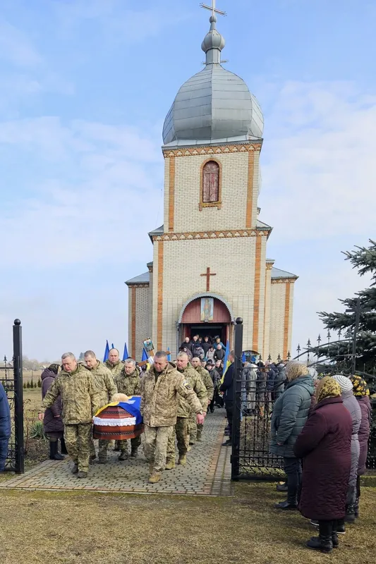 У громаді на Волині попрощалися із захисником Володимиром Силкою (фото)