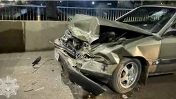 У Луцьку Audi протаранила тролейбус на мосту (фото, відео)