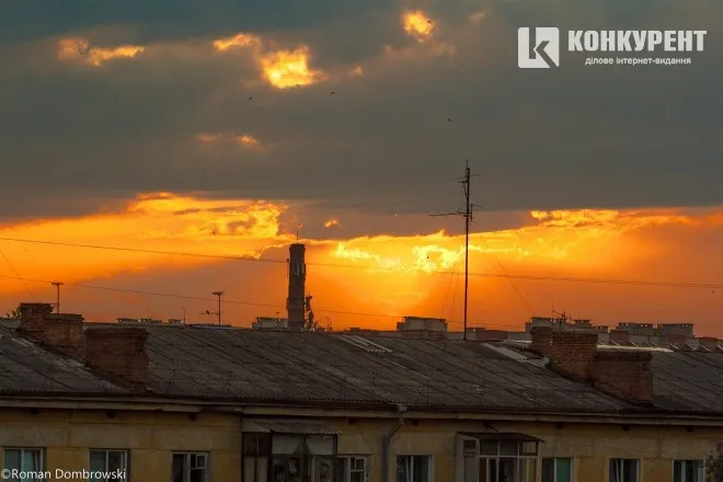 У мережі з'явилися нові фото вечірнього Луцька