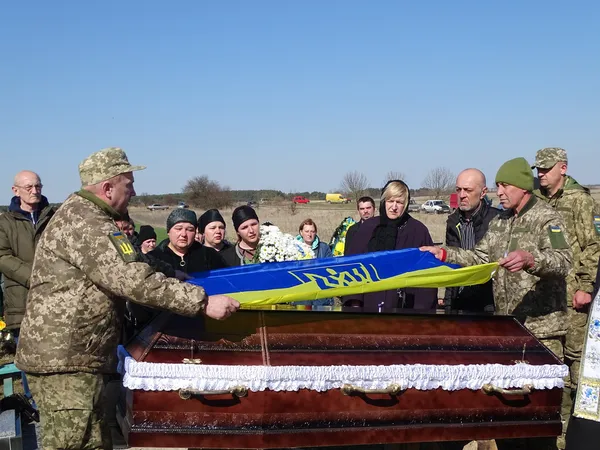 На Волині попрощалися із Героєм Андрієм Цюрою (фото)