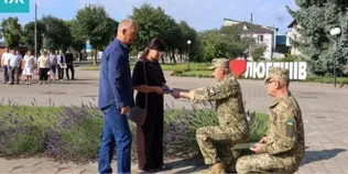 На Волині родині загиблого воїна Юрія Куха вручили його відзнаку «Комбатантський хрест» (фото)