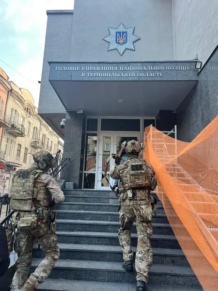 До трьох обласних управлінь Нацполіції прийшли з обшуками: що відомо (фото)