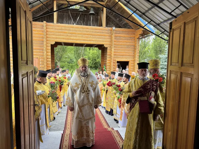 Напередодні престольного празника у церкву Апостолів Петра і Павла на Волині приїхав владика Михаїл (фото)