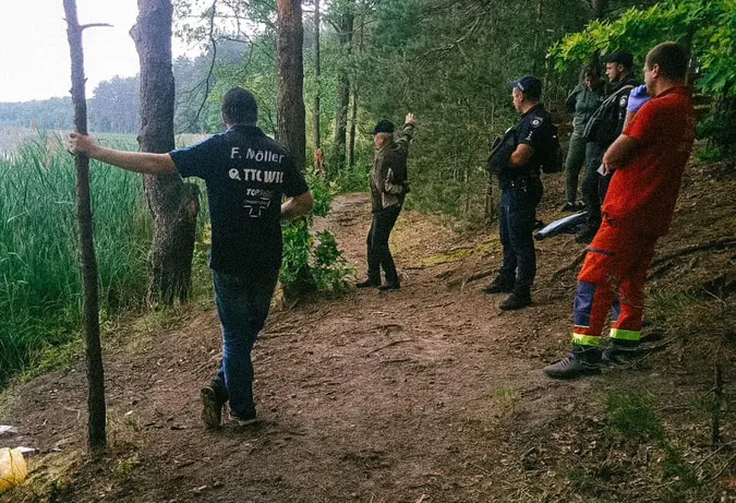 На Волині з озера дістали тіло чоловіка (фото)