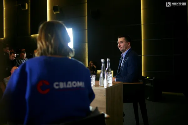 Ноутбуки з вами розмовлятимуть, – гендиректор Lenovo Україна розповів лучанам таємниці та дав прогнози (фото)