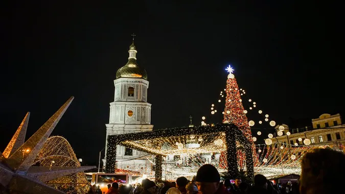 У Києві засвітили головну ялинку країни (фото)