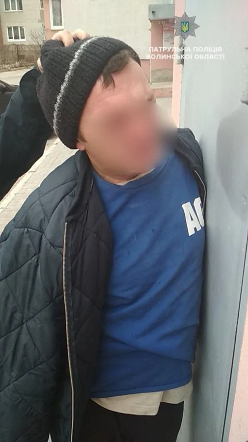 У Луцьку психічно хворий чоловік побив патрульного (фото)