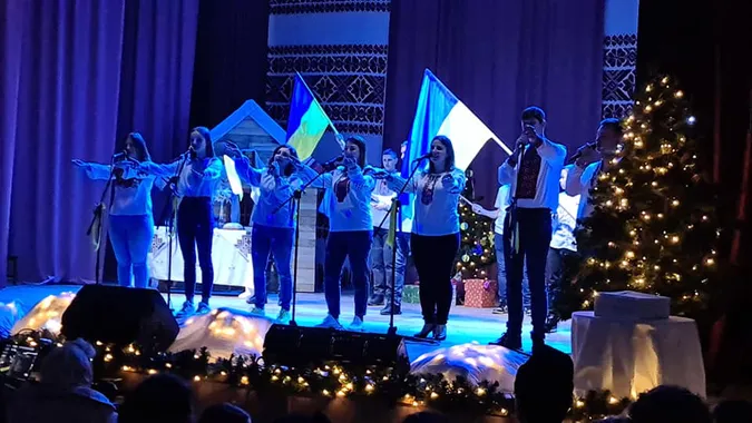 Під час різдвяних концертів у Підгайцівській громаді зібрали понад 100 000 гривень для ЗСУ (фото)