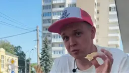 Польський блогер затестив особливий луцький стрітфуд (відео)