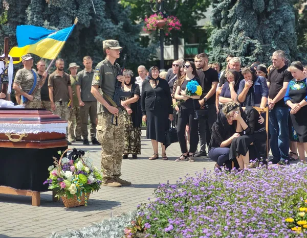 Сотні ковельчан стали на коліна перед загиблим Героєм (фото)