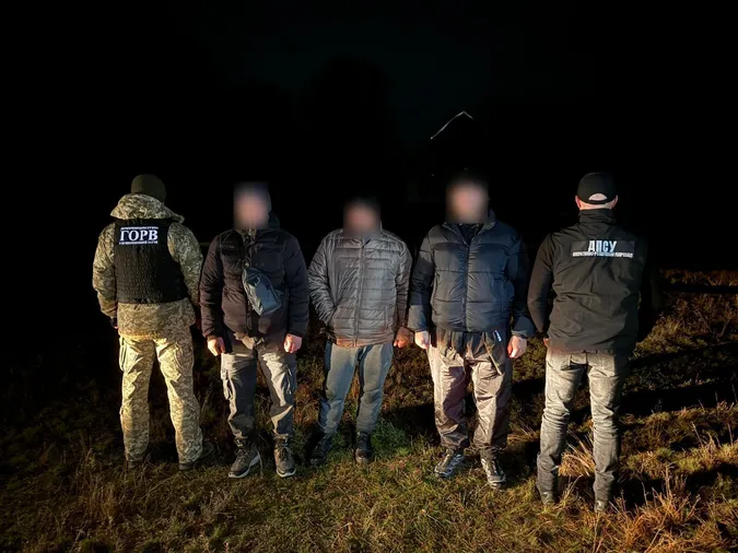 Ховав «клієнтів» у прикордонних селах: на Рівненщині затримали перевізника втікачів