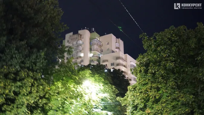Калюжі, машини і світлофори: Луцьк після дощу (фото)