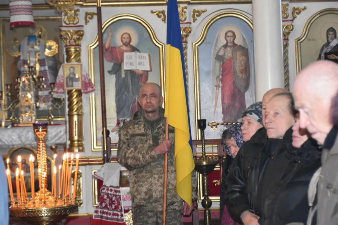 У Дачному поховали загиблого на війні Героя Олександра Філіпчука (фото)