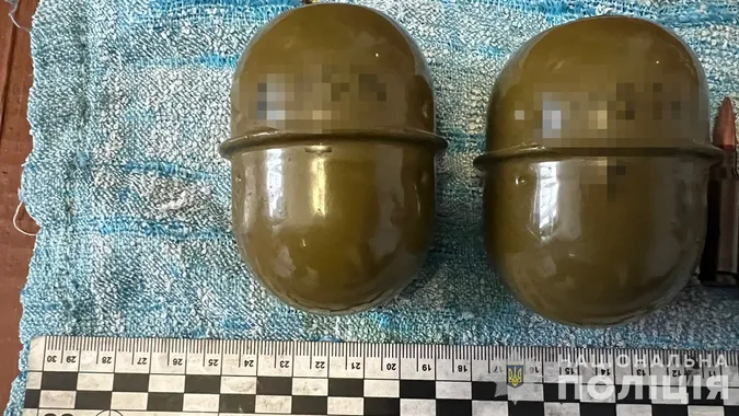 На Волині 52-річний чоловік зберігав вдома гранати та набої (фото)