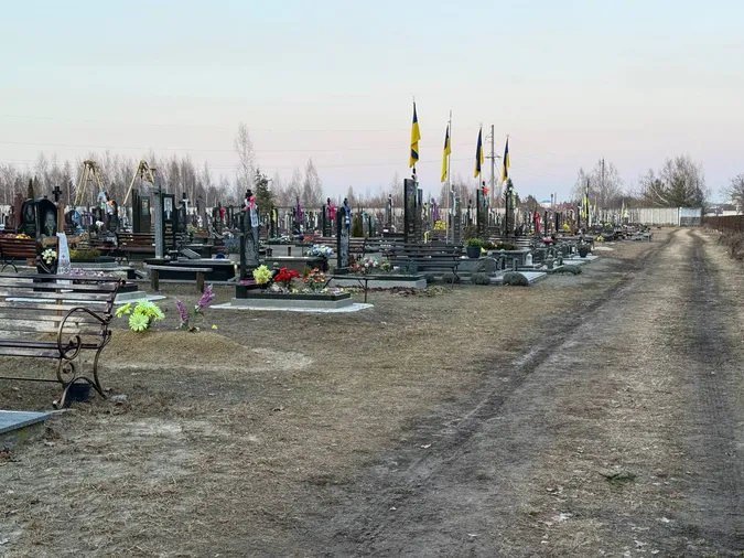 Місць для поховань майже не лишилося: у громаді на Волині – критична ситуація із кладовищем
