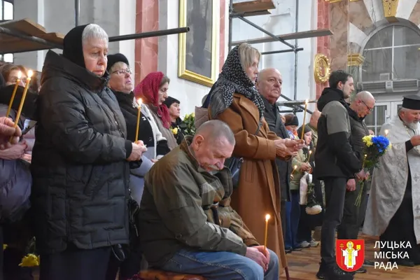 Луцька громада провела в останню дорогу захисників Вадима Глобу та Миколу Язиніна (фото)