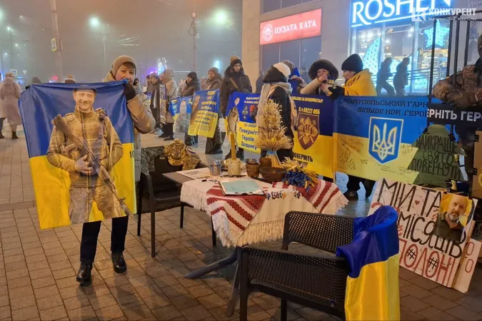 Накрили стіл полоненим: Луцьк долучився до акції «Чекаю тебе додому на Різдво» (фото, відео)