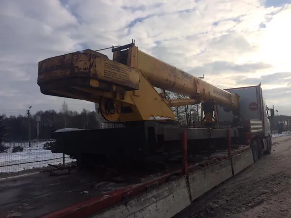 Накрутив 650 тисяч: білорус віз через «Доманове» автомобілі за липовими документами (фото)