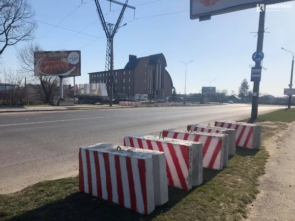 На Дубнівському кільці в Луцьку встановлюють блокпост (фото)