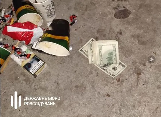 Назвали ім'я поліцейського, якого «взяли» на хабарі у Луцьку