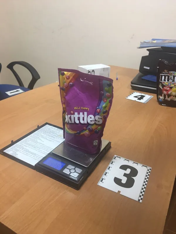 На «Ягодині» знайшли наркотики в упаковках з-під M&Ms та  Skittles