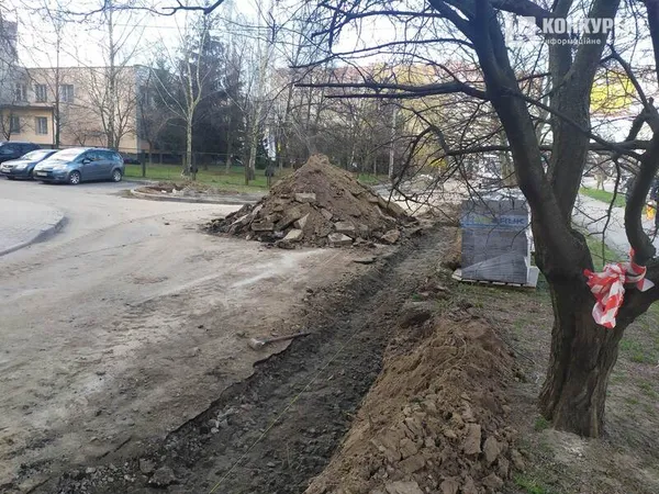 У Луцьку на вулиці Кравчука ремонтують заїзд (фото)