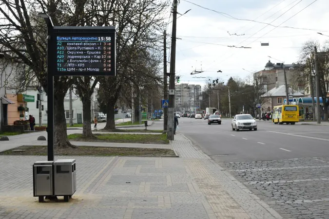 За грантові кошти у Луцьку встановили 22 «розумних» табло(фото)