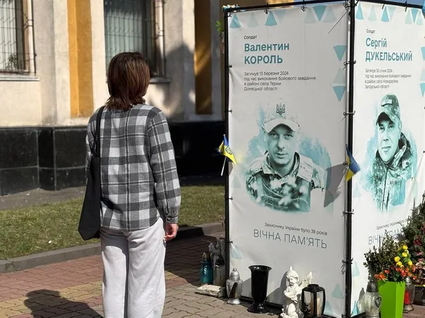 У Нововолинську розширили алею Героїв: встановили ще 26 портретів полеглих воїнів (фото)