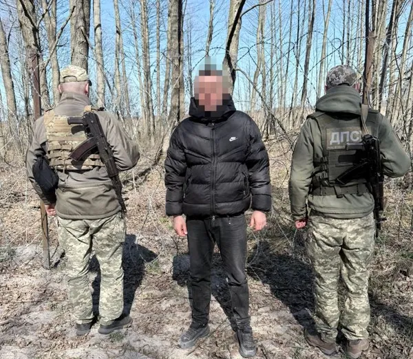 Намагалися втекти з України: на Волині біля кордону затримали двох чоловіків (фото)