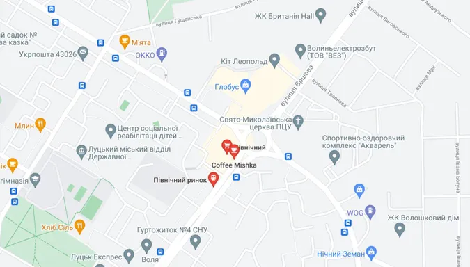 У Луцьку на кільці біля Північного ринку встановили нові дорожні знаки (фото)