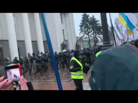 Підприємці у Києві намагаються взяти штурмом Верховну Раду (фото, відео)