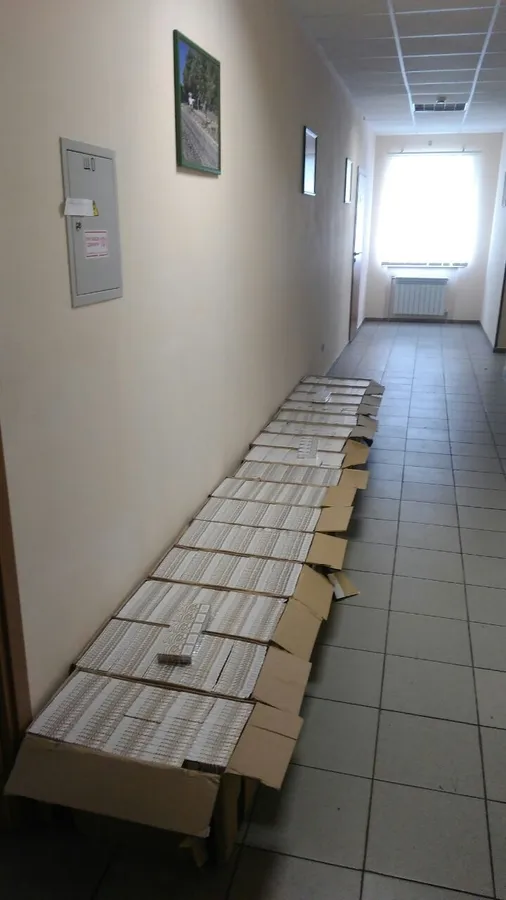 У лісі на Волині знайшли 16 ящиків сигарет (фото)