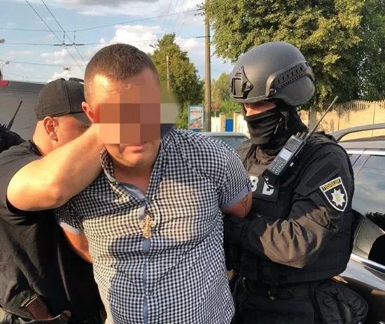Вимагали гроші і шантажували «свого»: на Волині посадили двох поліцейських (фото)