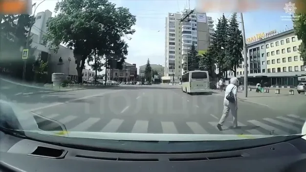 У Луцьку неповнолітній на бусі «розсікав» центром міста (відео)
