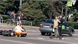 У центрі Луцька таксі збило мотоцикліста (фото, відео)