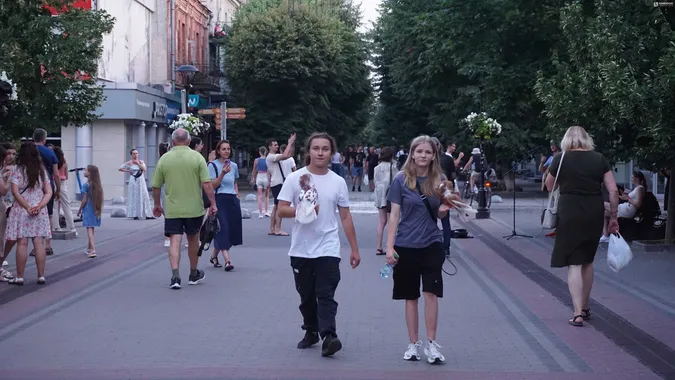 Вечірній Луцьк після спекотного літнього дня (фото)
