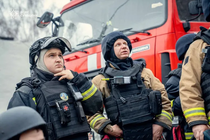 У Глухові під завалами на місці ворожого удару загинули 12 людей (фото)