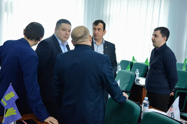 А депутати, які таки прийшли на 19 сесію, обговорювали ймовірні розклади в мерії