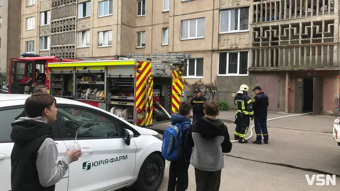 Люди чули вибух: деталі пожежі в багатоповерхівці у Луцьку (фото)