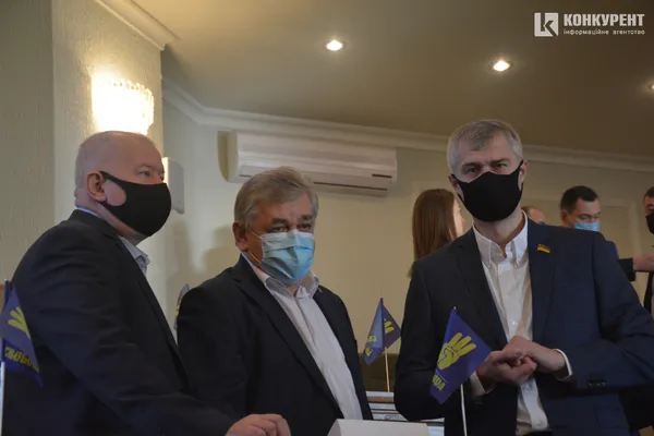 Із селфіками, масочками та невеличким скандальчиком на фінал: перша сесія Волиньради (фото)
