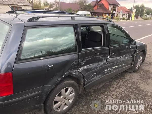 «Не вписався»: біля Луцька зіткнулися два легковики (фото)