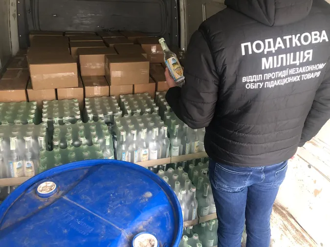 У Володимирі затримали автомобіль з масштабною партією фальсифікату