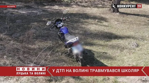 На Волині бус збив 16-річного мотоцикліста – школяр у лікарні (фото, відео)