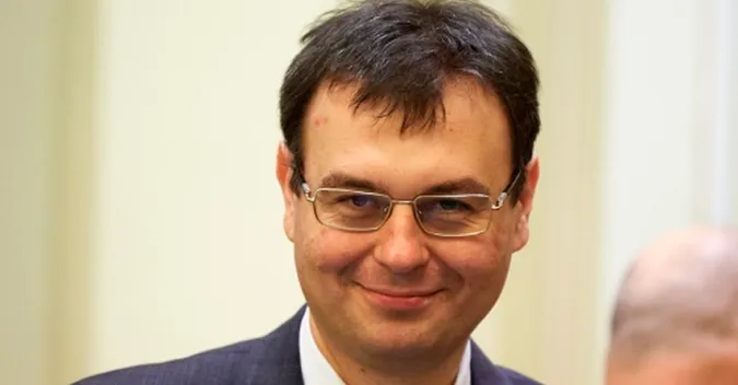 Мінімальну пенсію треба підвищити хоча б до 4 тисяч, – Гетманцев