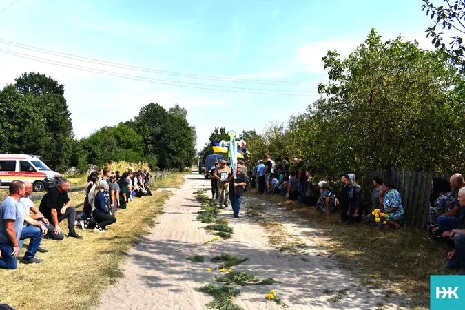 На Любешівщині попрощалися із воїном-спецпризначенцем Анатолієм Довжиком (фото)